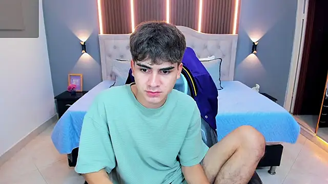 Chat XXX en directo de Tommy18__