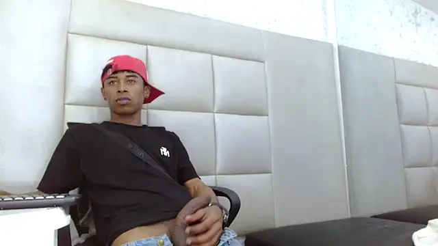 TonnyMarck Adlı Modelin Canlı XXX Sohbeti