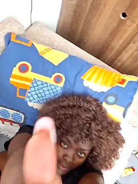 Pokazy przed kamerką – bustytemptress1