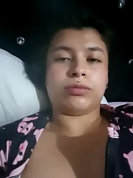 petite_coral Adlı Modelin Canlı XXX Sohbeti