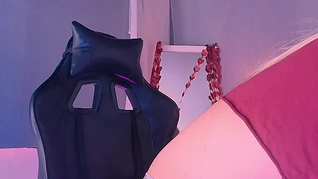 Show modela Emily_Castillo_1 na web-kameri