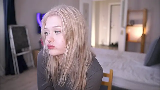 TaraBomstad: вебкам-шоу