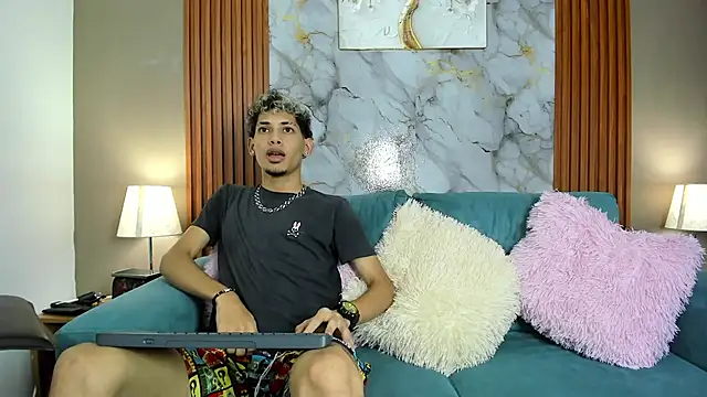 Show Webcam de YOUNG_BOYS_HELL