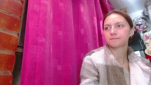 holy_juli's Live XXX Chat