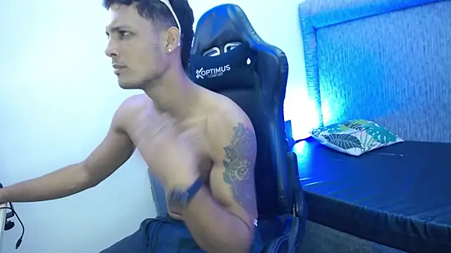 The_twinks_n Webbikameraesitys