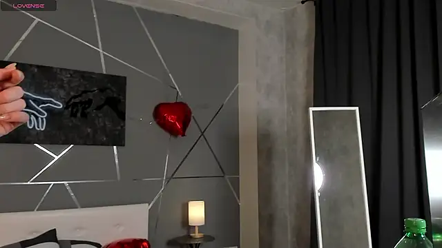 naomi_reiss Chat XXX in diretta