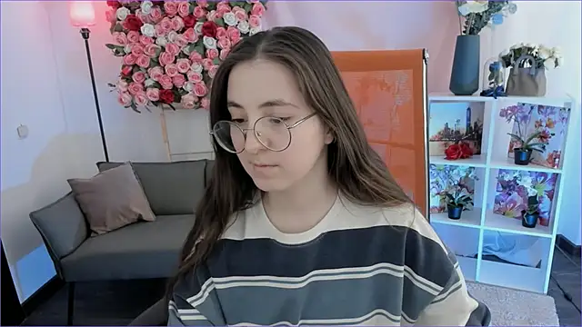 VirtuallVoyant live XXX chat