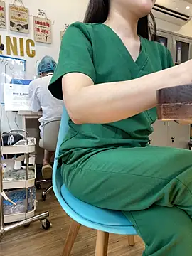 Clinic_Sexy Adlı Modelin Canlı XXX Sohbeti