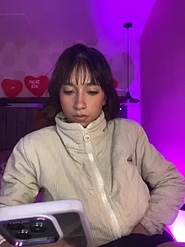 Czat XXX na żywo – alahia_pink