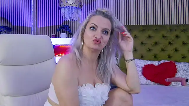 LadyTouch Adlı Modelin Canlı XXX Sohbeti