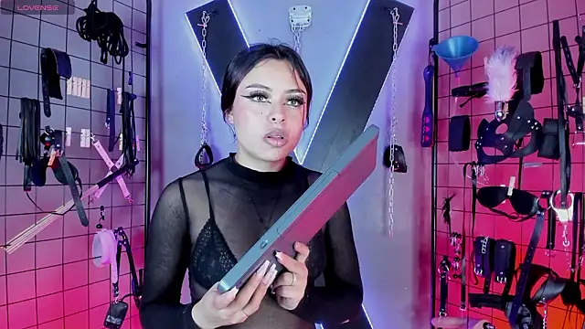 MissScarlet_Ela_bdsm 现场XXX聊天