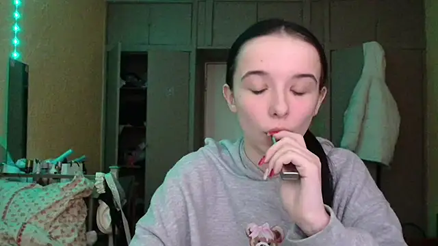 Emilia_Light 라이브 XXX 채팅