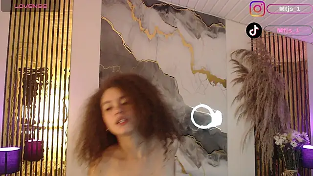 Chat XXX en directo de MiticaBrennet_