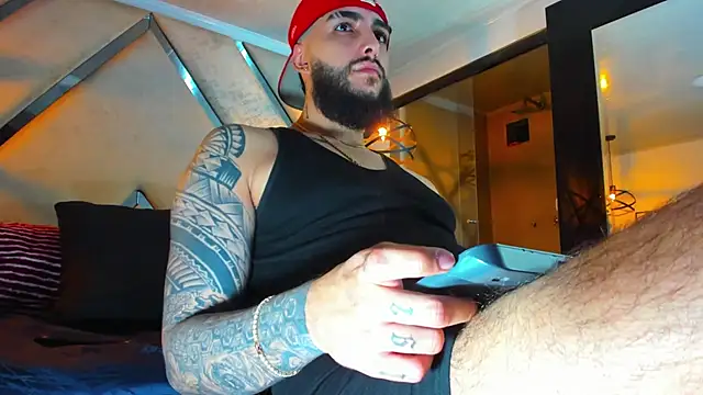 SantiagoHincapiie live XXX chat