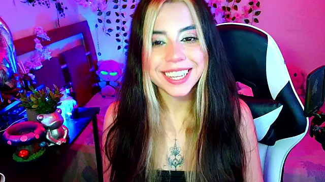 Chat +18 de Kittyuwu_ ao vivo