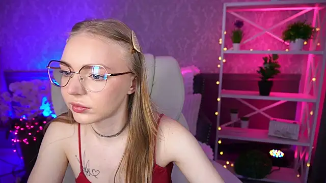 แชท XXX สดของ EmilySunshineS