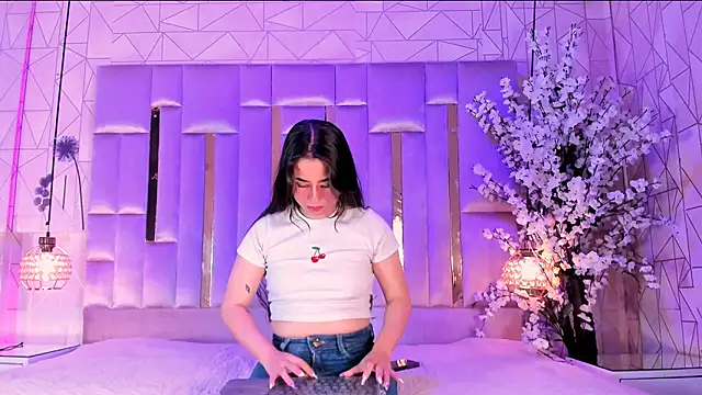 Naomistart: онлайн-секс-чат