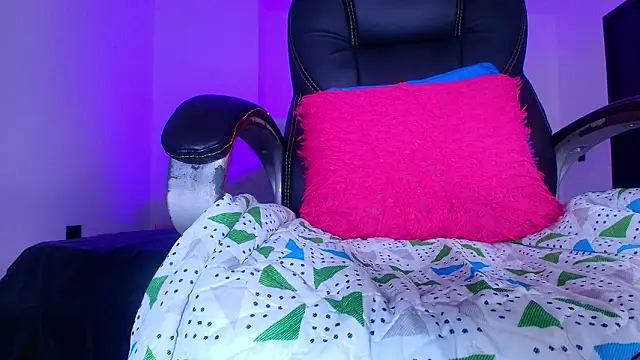 Czat XXX na żywo – naomi_kyse