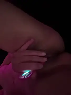 nikkiloveee élő XXX-chatje