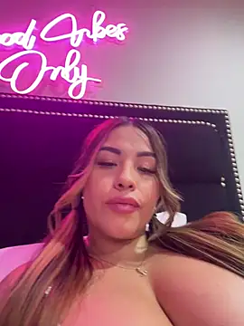 sexyyykloee 即時 XXX 聊天