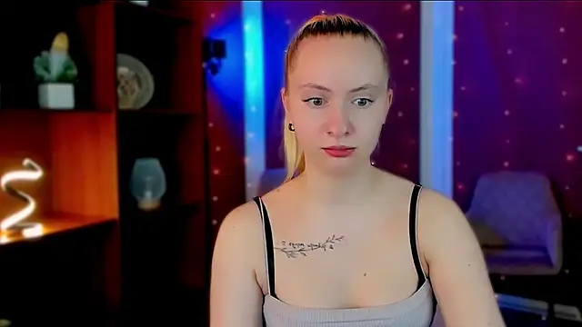 mila_glow1n Webbikameraesitys