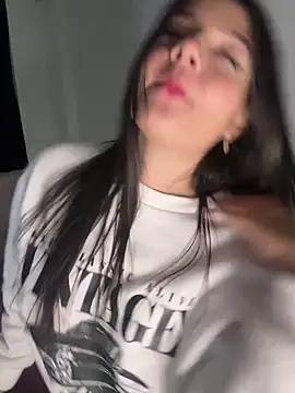 EmmiiGlow – Naživo XXX chat