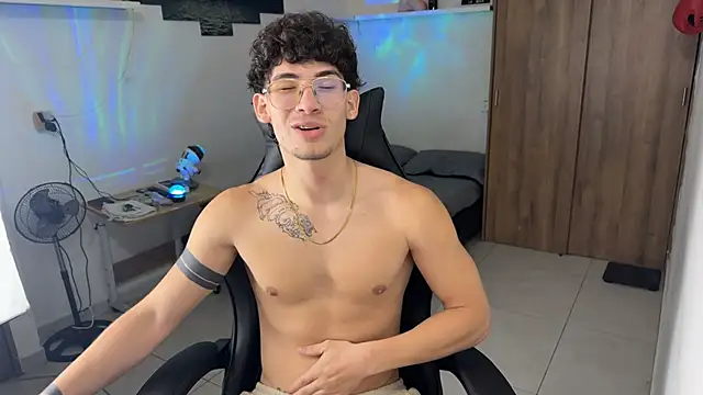 Kisan_Smith live XXX chat