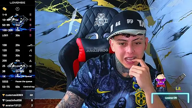 Kevin22_222 live XXX chat