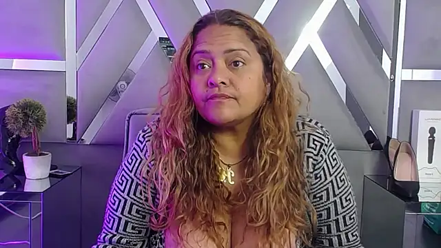 Pertunjukan Kamera Web MonzerratBoyer