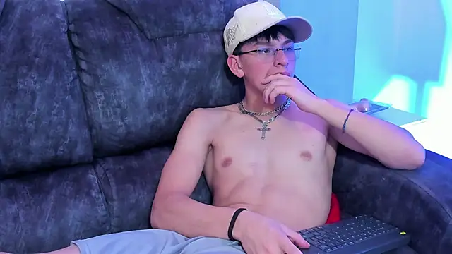 Alexander_Collinss live XXX chat