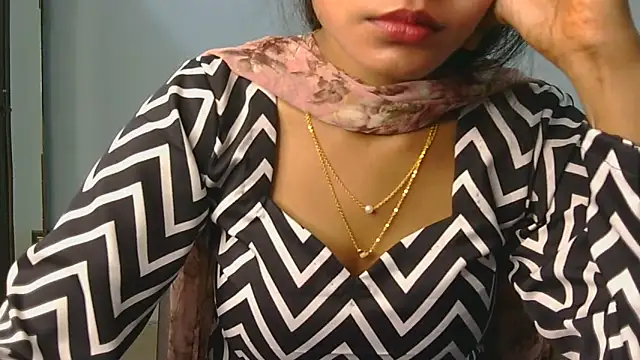 Pokazy przed kamerką – Aarti_misty71