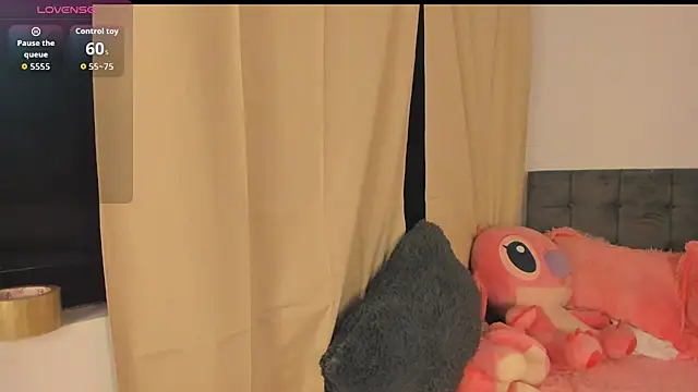 Kylie2211 live XXX chat