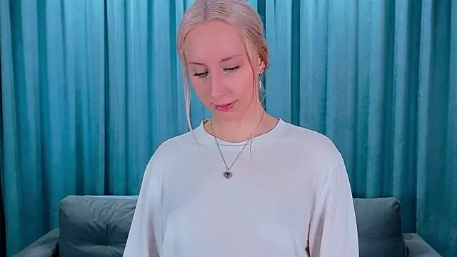 Show modela EmilyReyess na web-kameri