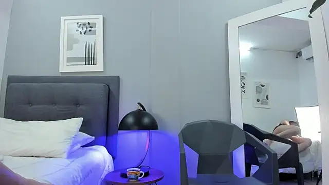 Milo_Bloom: απευθείας συνομιλία ΧΧΧ