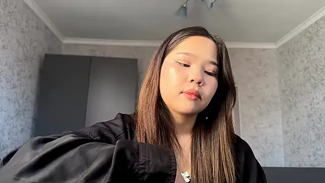 Show modela RegenaLandauer na web-kameri