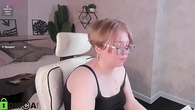 Chat +18 de Lauraaa_Smith ao vivo