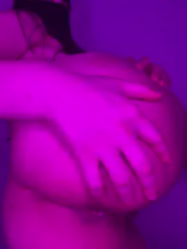 Show modela hot_yaldiz na web-kameri