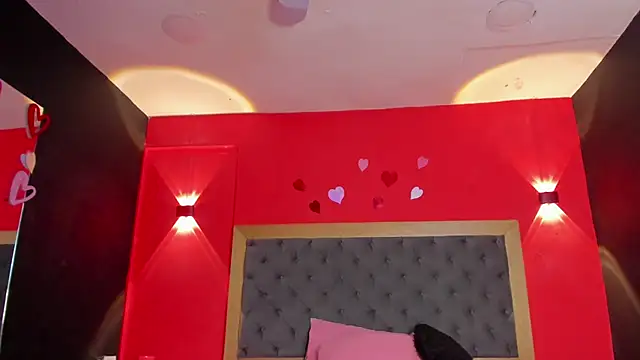 YayaHilton: онлайн-секс-чат