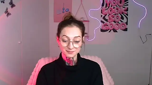 Esmi_Winter Chat XXX live