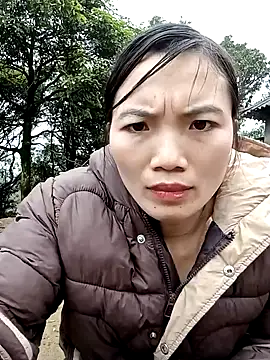 ngan-cute Live XXX Chat