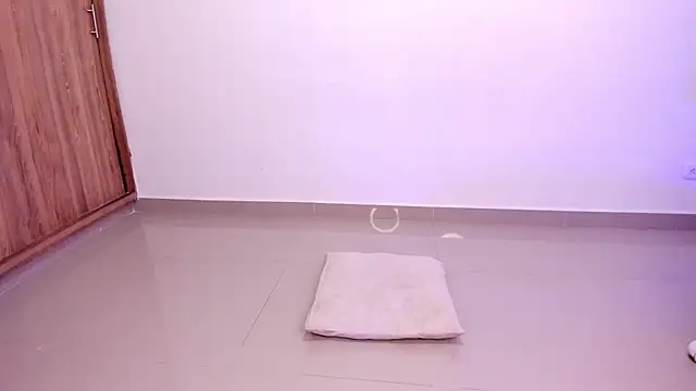 Chatroom XXX en direct de Isa_squirt1