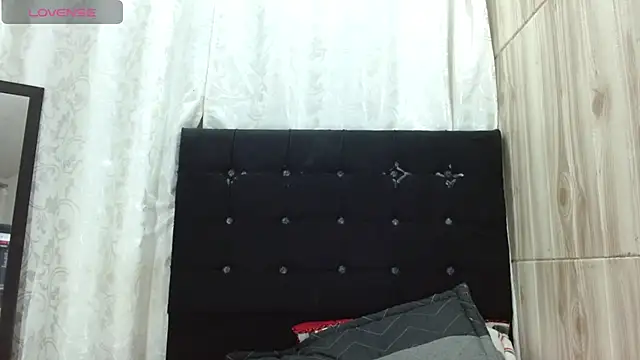 Chatroom XXX en direct de Camil4_milf_1