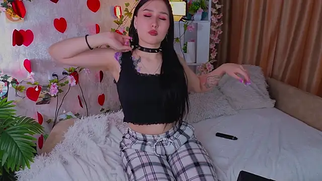 Show modela ThoraHaring na web-kameri