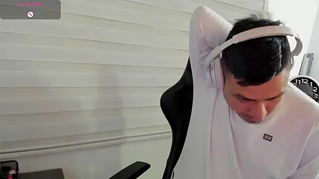 Chat +18 de Rick_Adams ao vivo