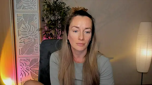 Sembang XXX Secara Langsung RebeccaMartinez