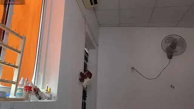 Tieu-May Pertunjukan Webcam