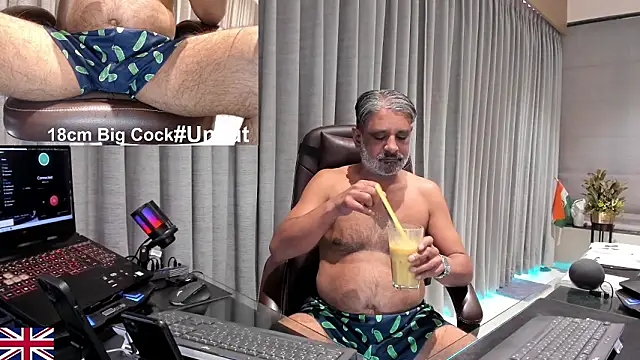 OnlineBossUK élő XXX-chatje