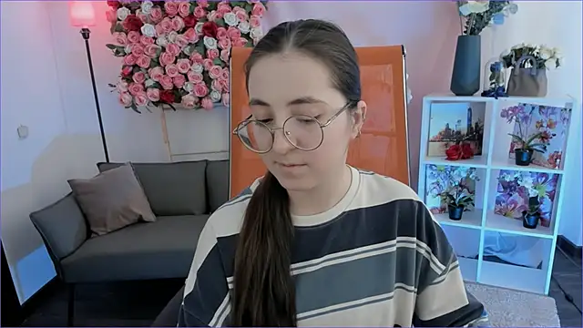 دردشة VirtuallVoyant الجنسية المباشرة