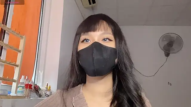 Tieu-May élő XXX-chatje