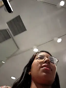 SheenaBrooke: διαδικτυακό σόου στην κάμερα